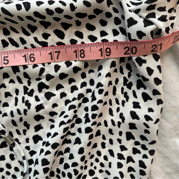 Rose and Olive flutter sleeve, animal printed top. In good condition SZ Large - Picture 13 of 13